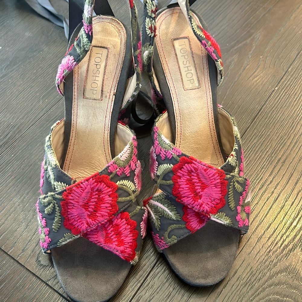 NWT: Top shop Embroidered Heels